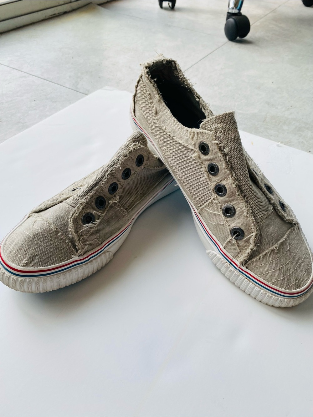 BLOWFISH MALIBU SLIP-ON SNEAKERS Distressed Canvas Beige Frayed Edges Casual 8 - Picture 3 of 12